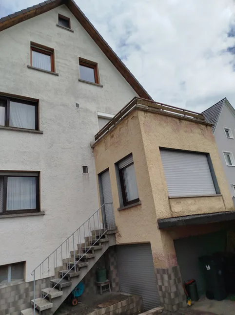 Dreifamilienhaus – Fassade unsaniert